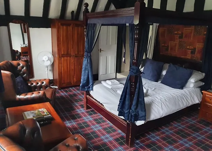 Old Court Hotel & Apartments