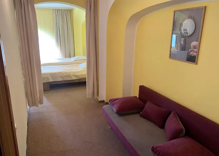 Hotel Rares