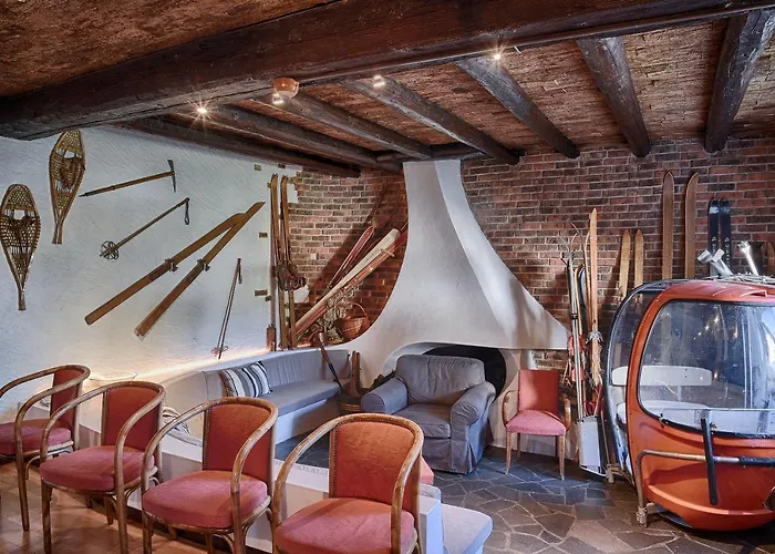 Logis Hotel Restaurant Le Col De L'Arc