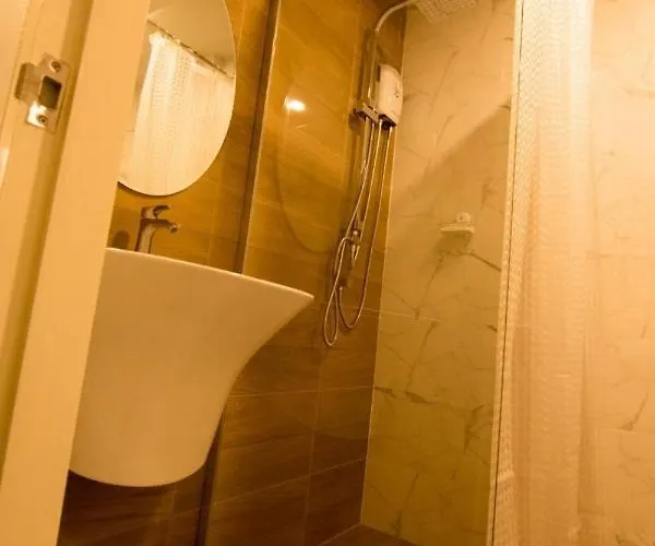 Thap Sakae Hotel