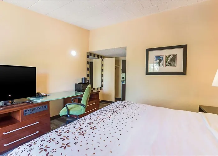 Fairmount Inn & Suites - Stroudsburg, Poconos