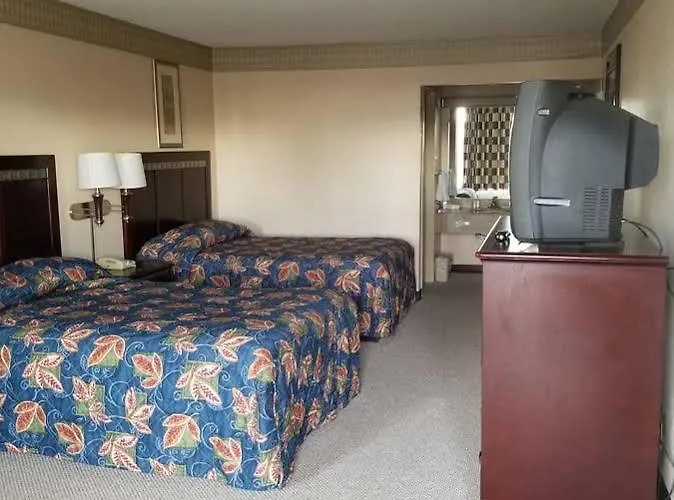 Howard Johnson Pueblo
