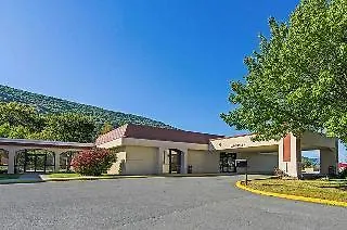 Econo Lodge Inn & Suites Southwest
