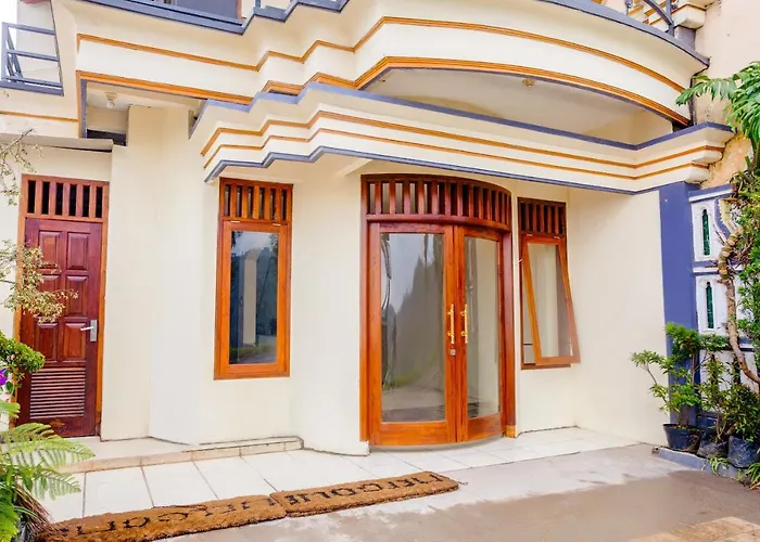 Oyo 3004 Penginapan Bromo Adi