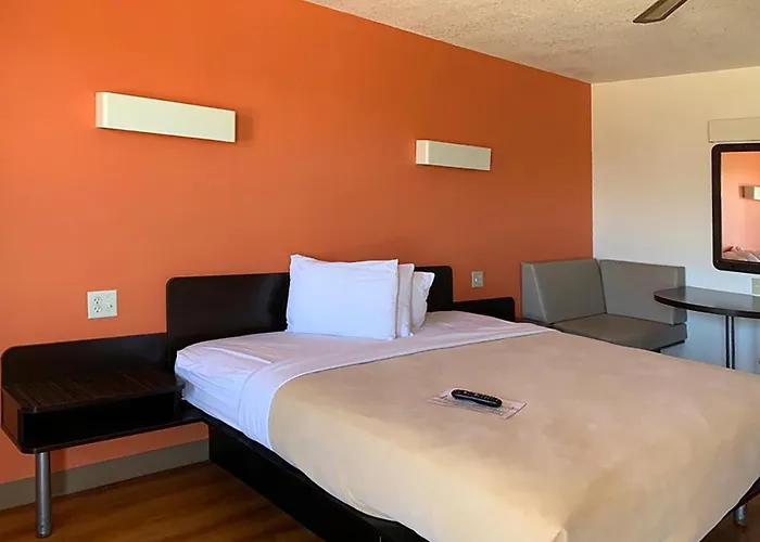Motel 6 Cameron Mo