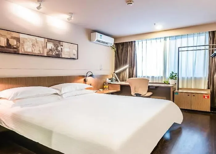 Jinjiang Inn Select Hangzhou Binjiang University Town Puyan Metro Station