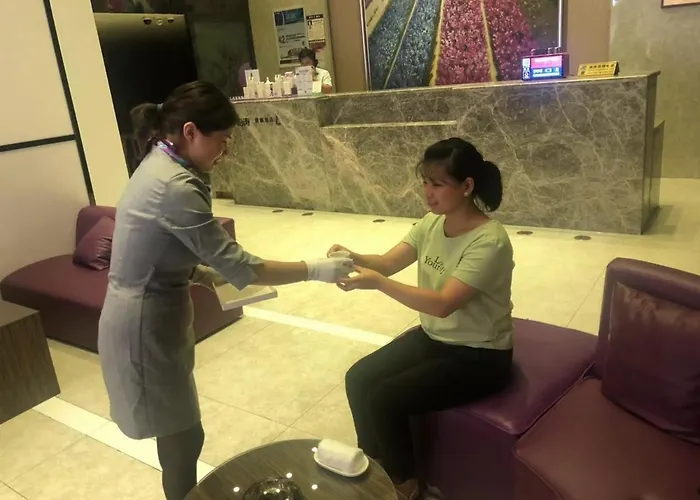Lavande Hotel Guiyang Huaguoyuan Shopping Mall