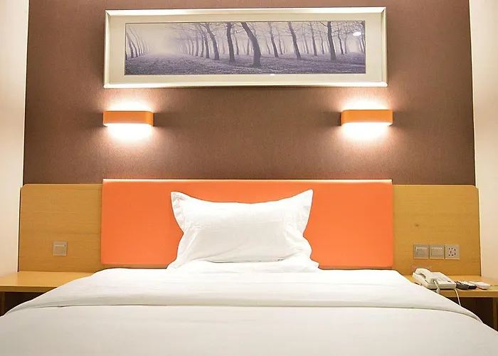 7Days Premium Shijiazhuang East Railway Station Shenghe Square Branch