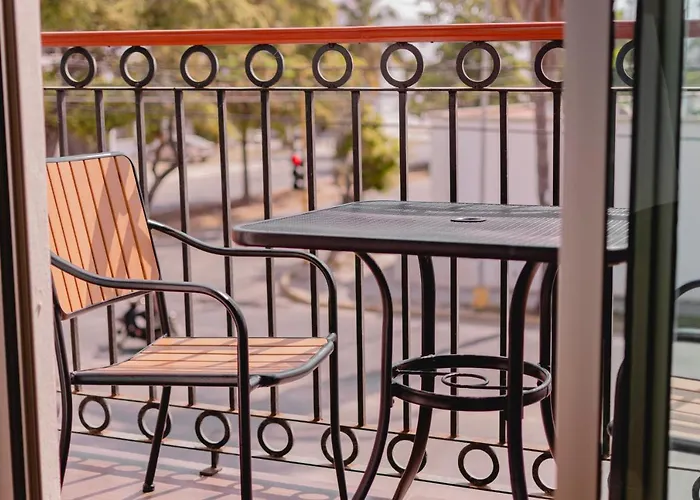 La Lola Hotel&Suites